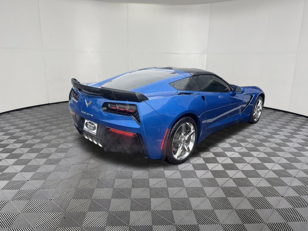 2014 Chevrolet Corvette Stingray view 5