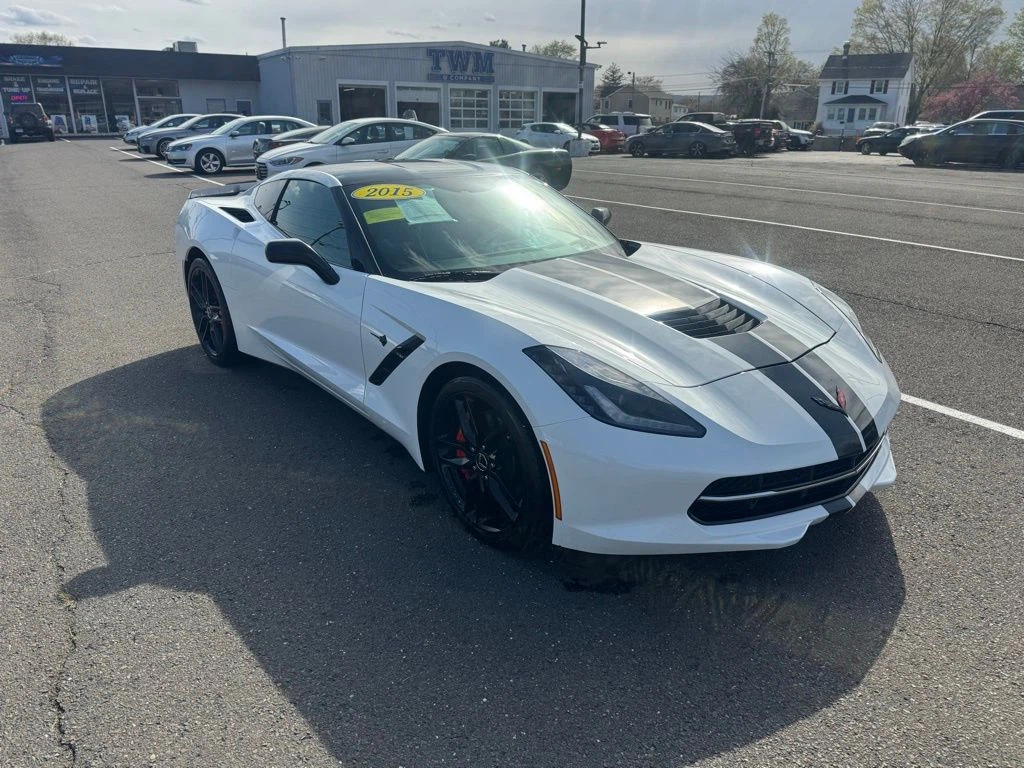 2015 Chevrolet Corvette view 3