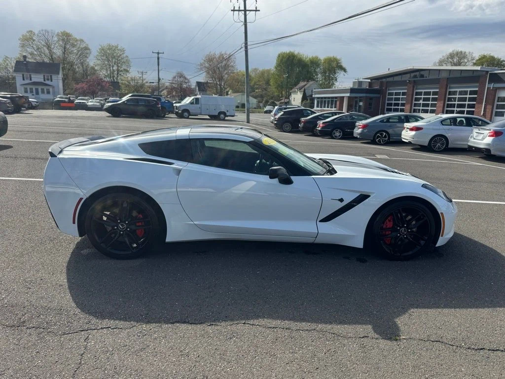 2015 Chevrolet Corvette view 4