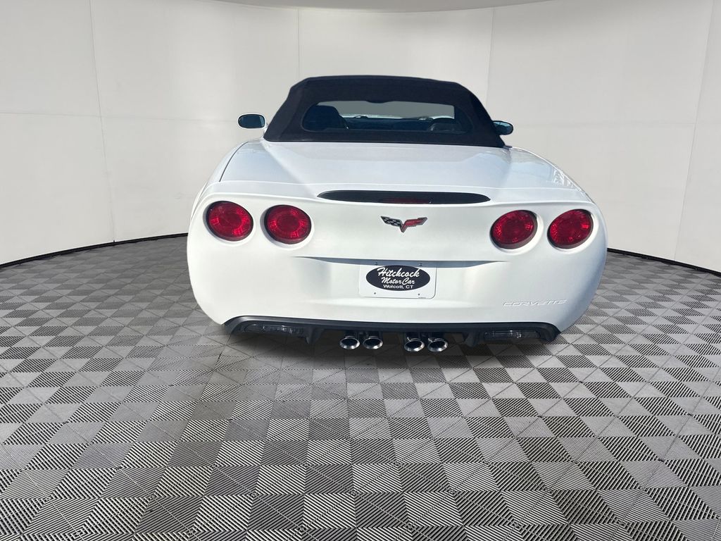 2013 Chevrolet Corvette view 4