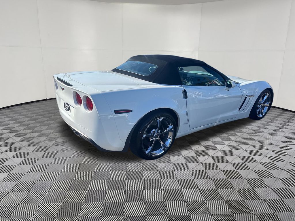 2013 Chevrolet Corvette view 5