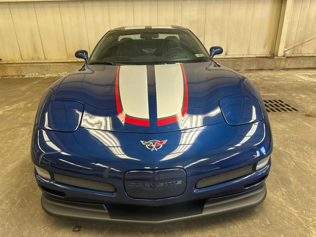 2004 Chevrolet Corvette view 4