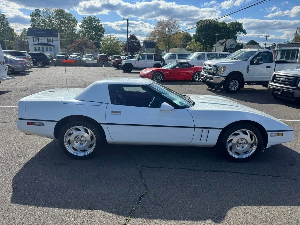 1990 Chevrolet Corvette view 3