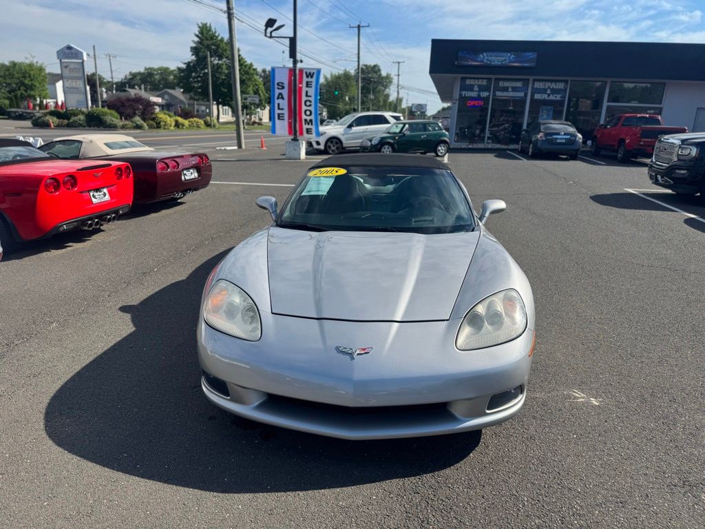 2005 Chevrolet Corvette view 2