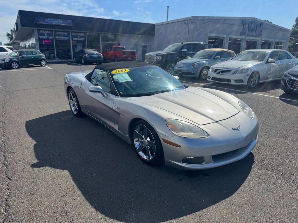 2005 Chevrolet Corvette view 3