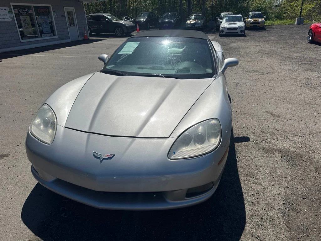2005 Chevrolet Corvette view 3