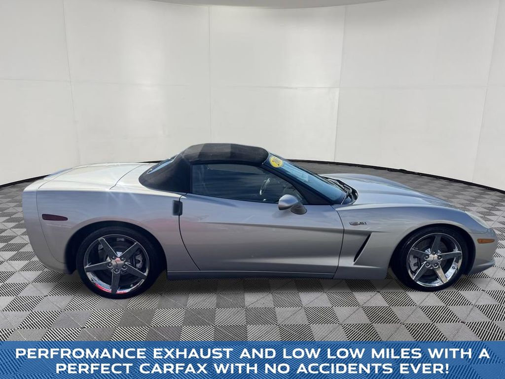 2005 Chevrolet Corvette view 4