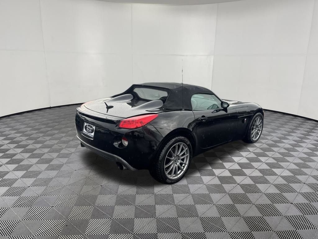 2007 Pontiac Solstice view 4