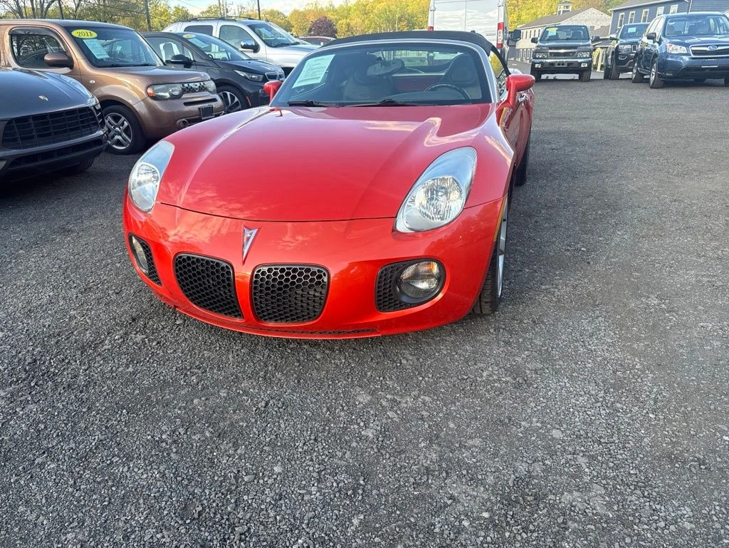 2008 Pontiac Solstice view 2
