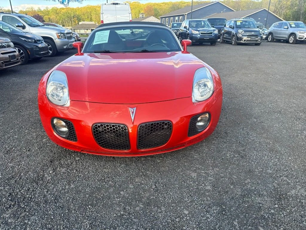 2008 Pontiac Solstice view 3