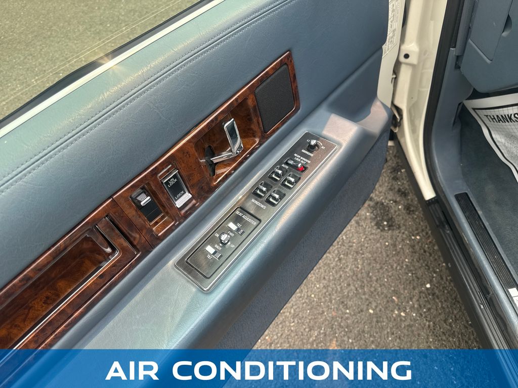 1995 Cadillac Fleetwood - Photo 11