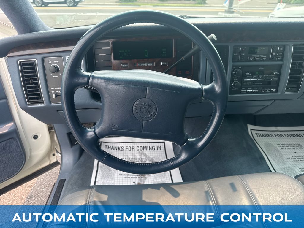 1995 Cadillac Fleetwood - Photo 13
