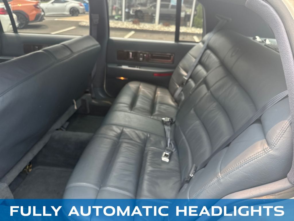 1995 Cadillac Fleetwood - Photo 25