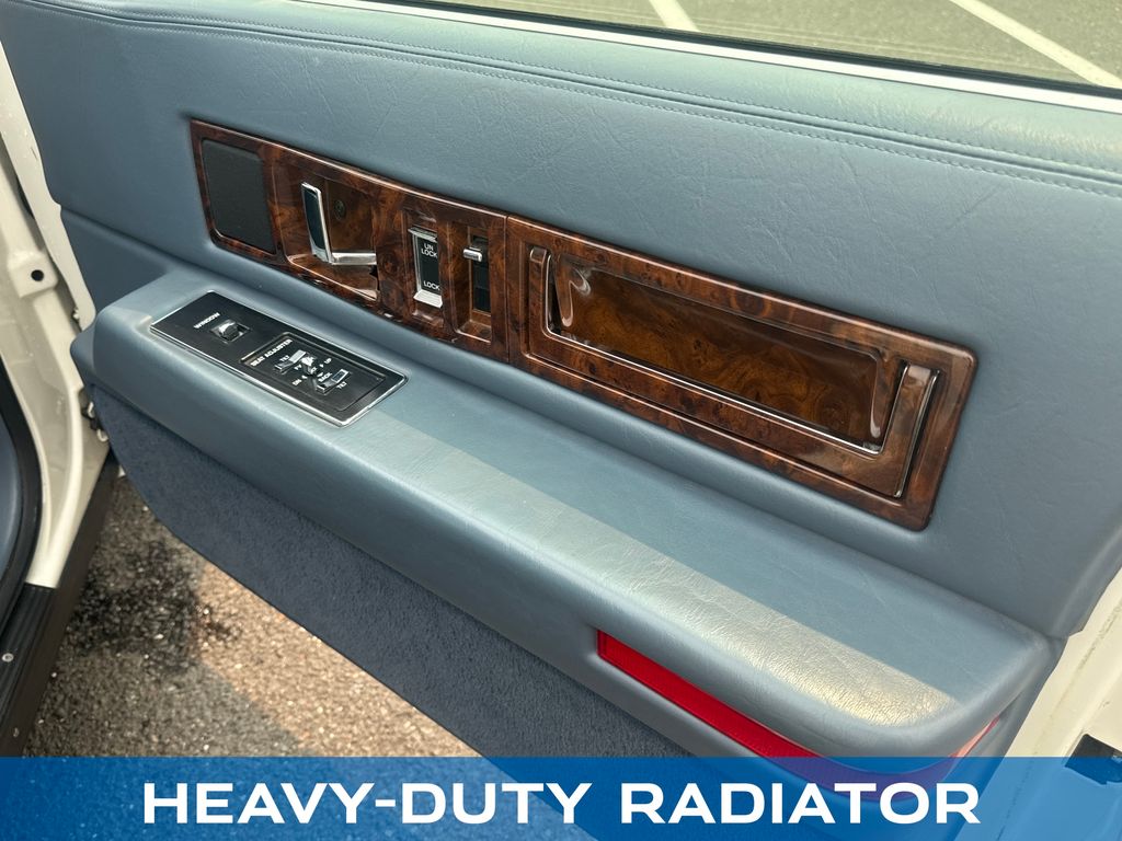 1995 Cadillac Fleetwood - Photo 30