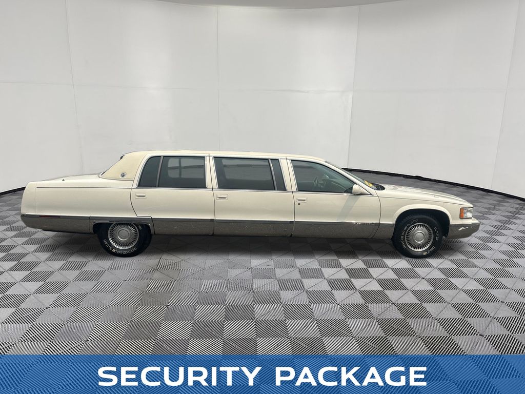 1995 Cadillac Fleetwood - Photo 6