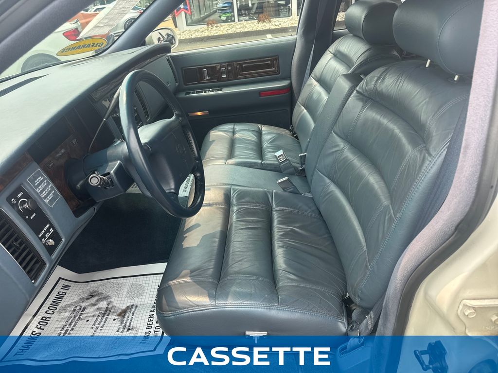 1995 Cadillac Fleetwood - Photo 9