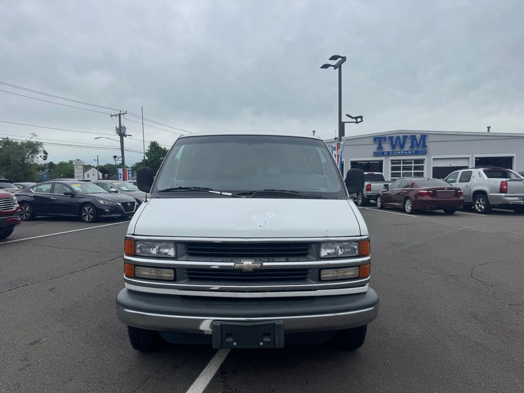 2000 Chevrolet Express Van G3500 view 2