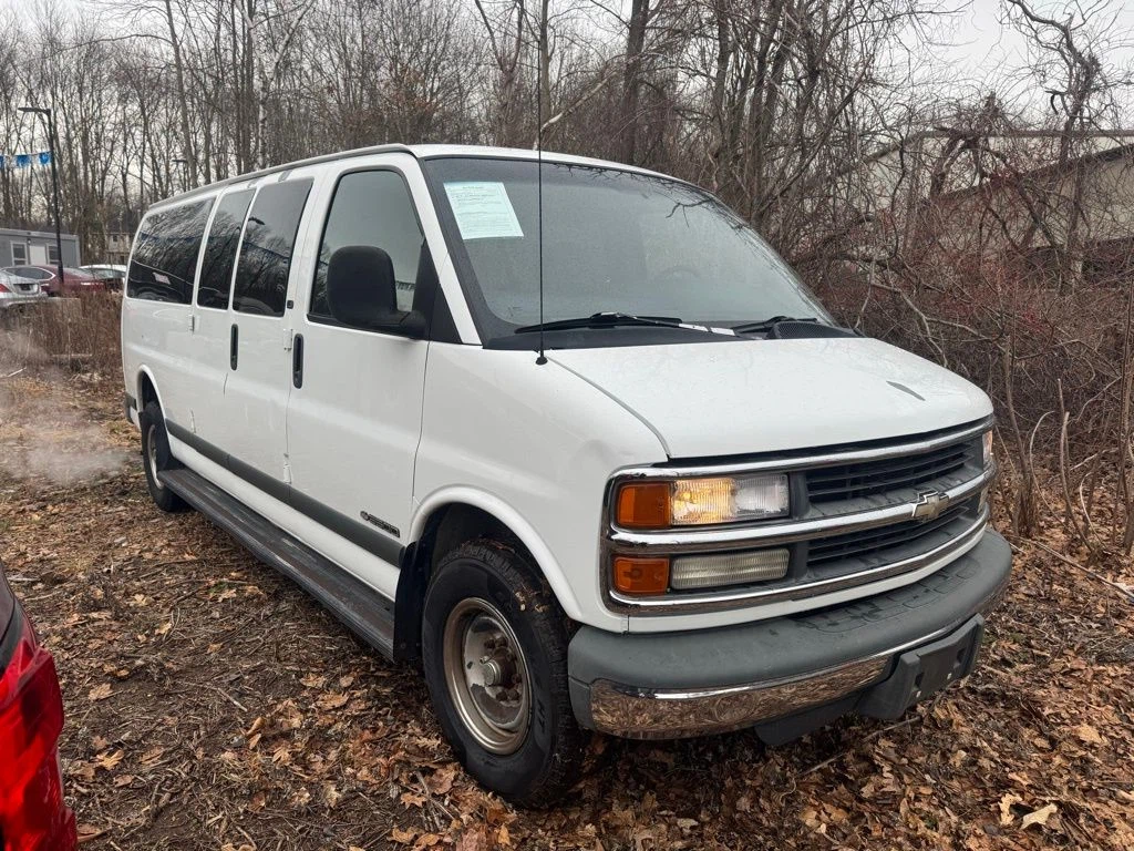 2000 Chevrolet Express Van G3500 view 3