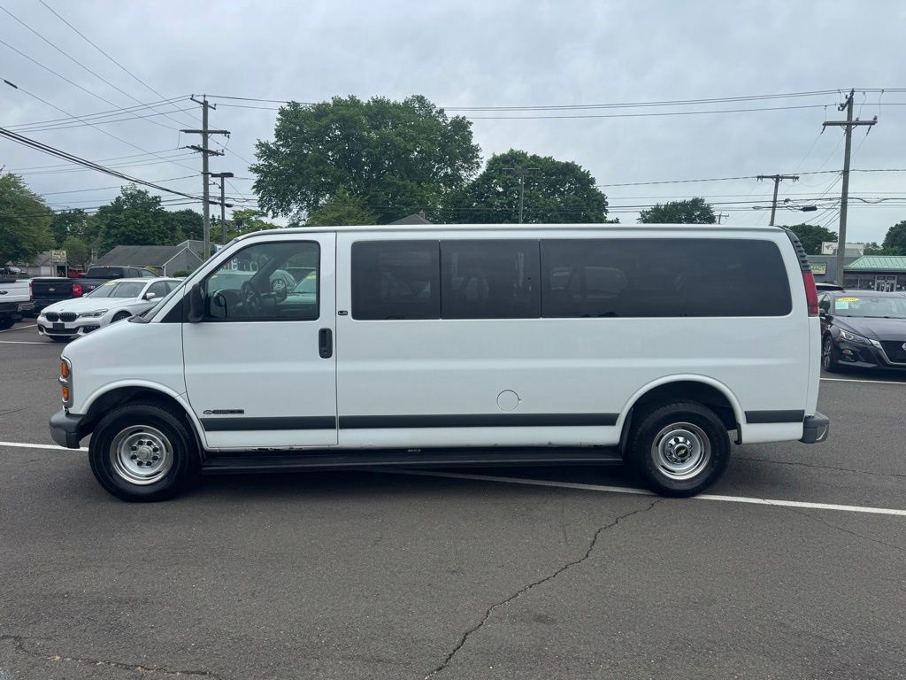 2000 Chevrolet Express Van G3500 view 4