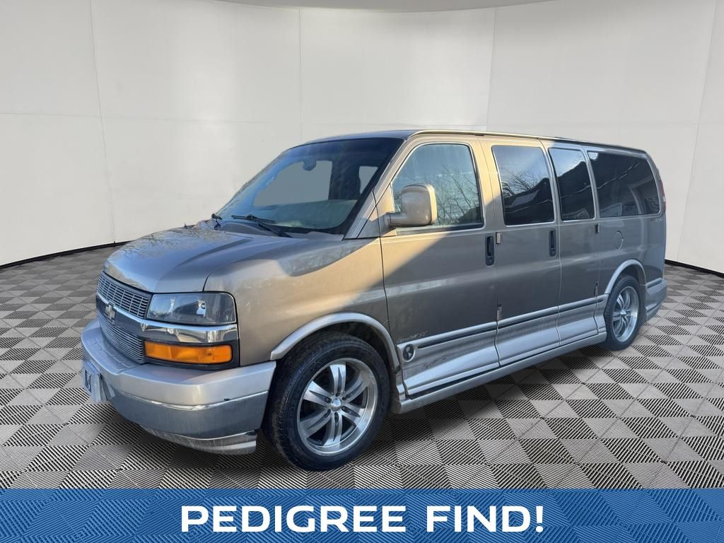 2004 Chevrolet Express Van G1500 view 2
