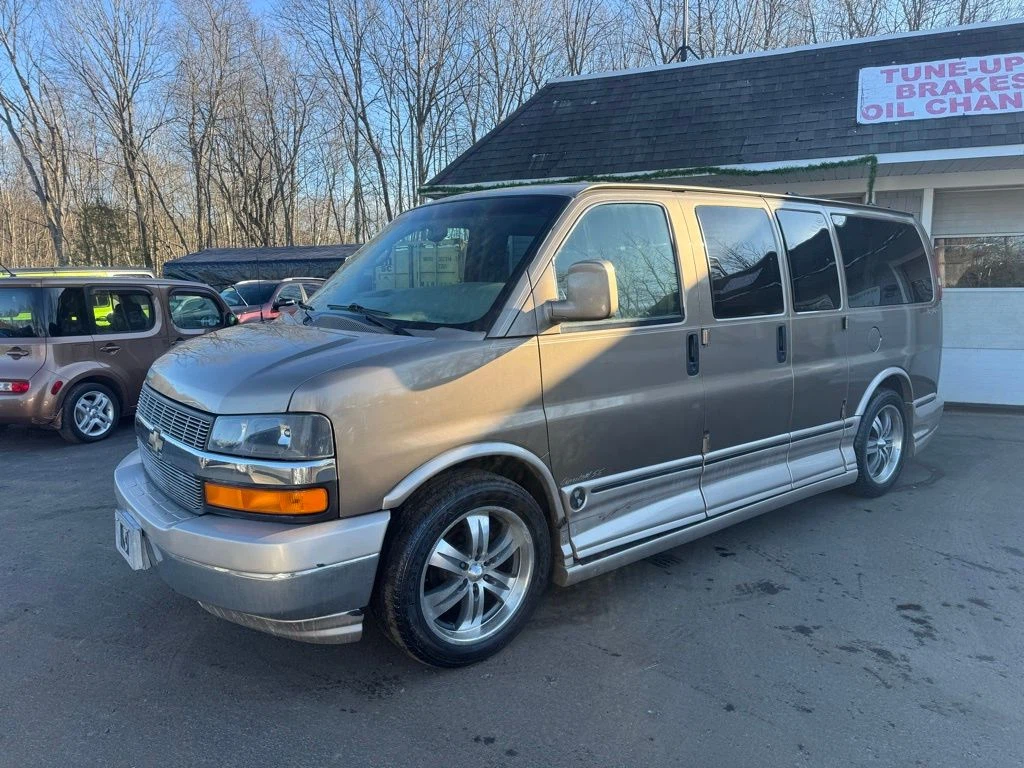 2004 Chevrolet Express Van G1500 view 2