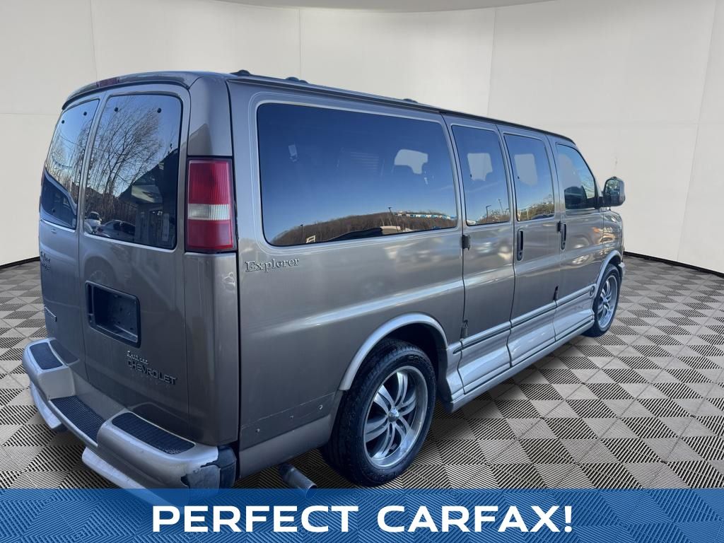 2004 Chevrolet Express Van G1500 view 4
