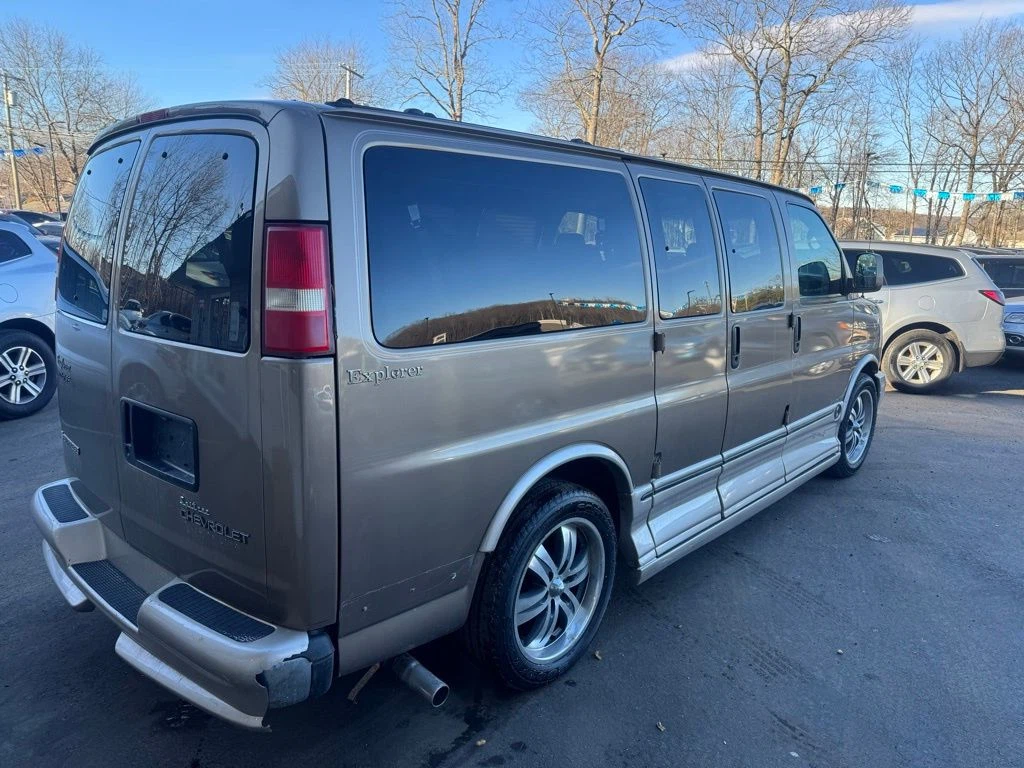 2004 Chevrolet Express Van G1500 view 4
