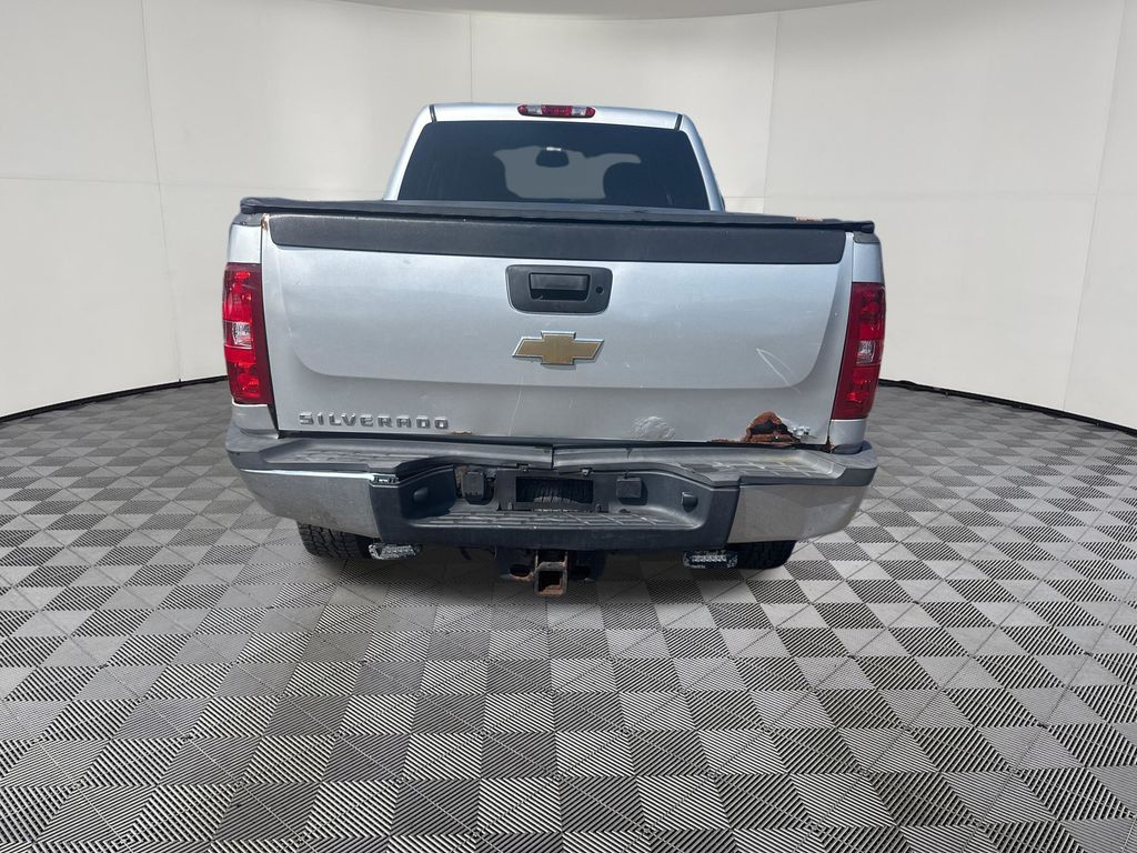2011 Chevrolet Silverado 2500HD view 4