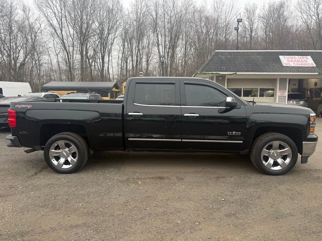 2015 Chevrolet Silverado 1500 view 4