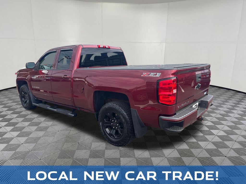 2016 Chevrolet Silverado 1500 view 3