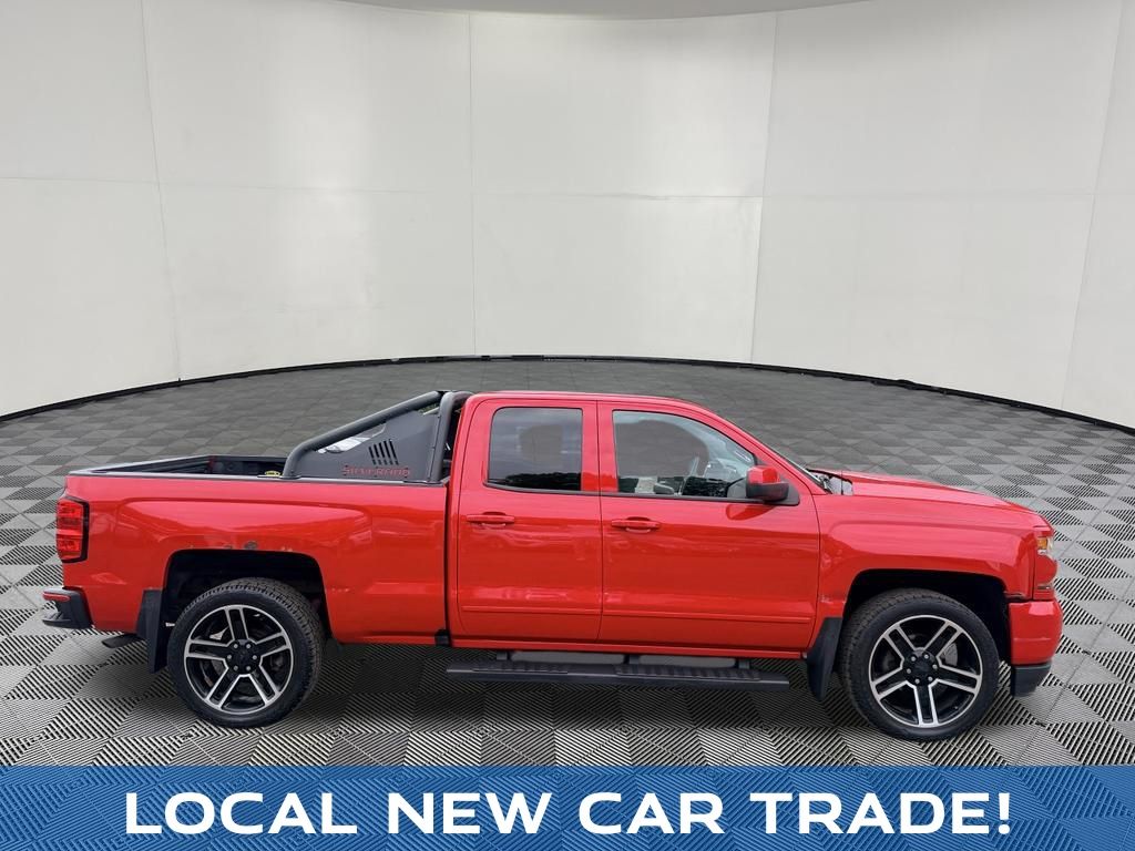 2017 Chevrolet Silverado 1500 view 2