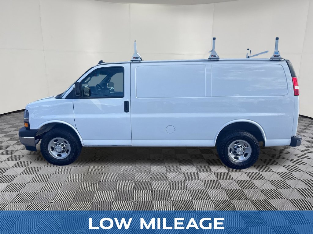 2019 Chevrolet Express 2500 view 3