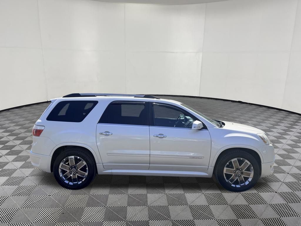 2011 GMC Acadia view 3