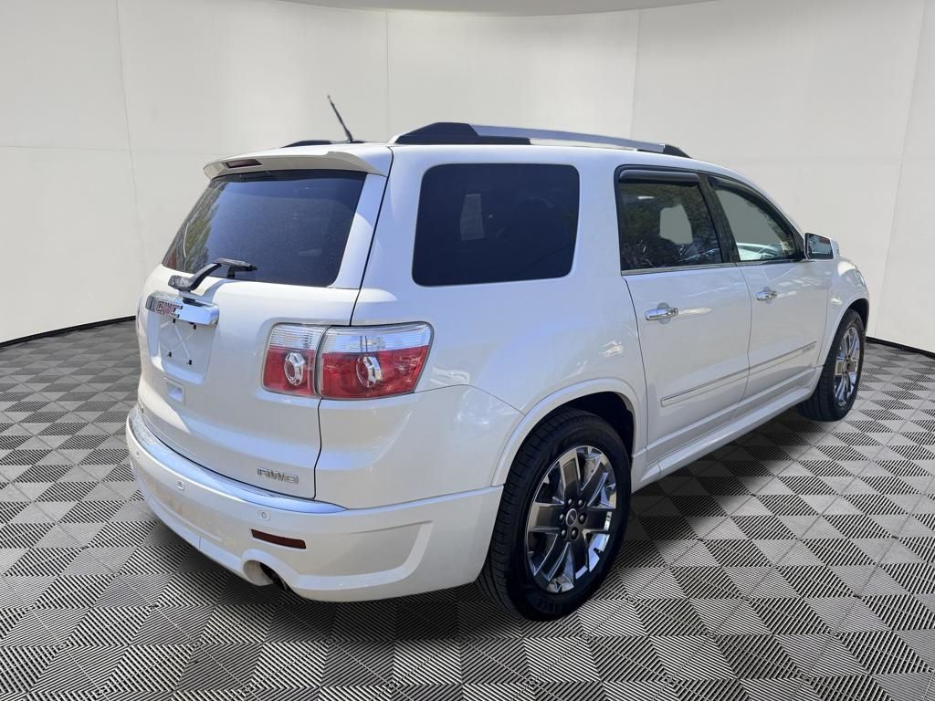 2011 GMC Acadia view 4