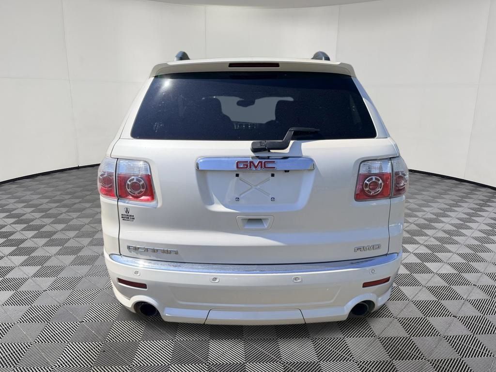 2011 GMC Acadia view 5