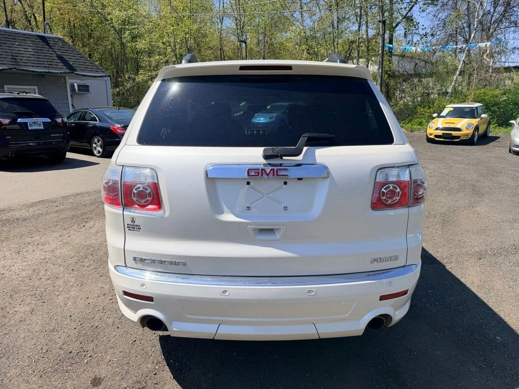 2011 GMC Acadia view 5