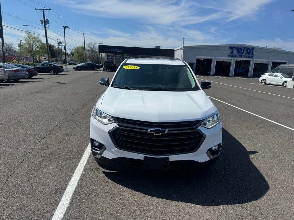 2019 Chevrolet Traverse view 2