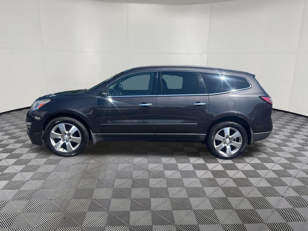 2014 Chevrolet Traverse view 2