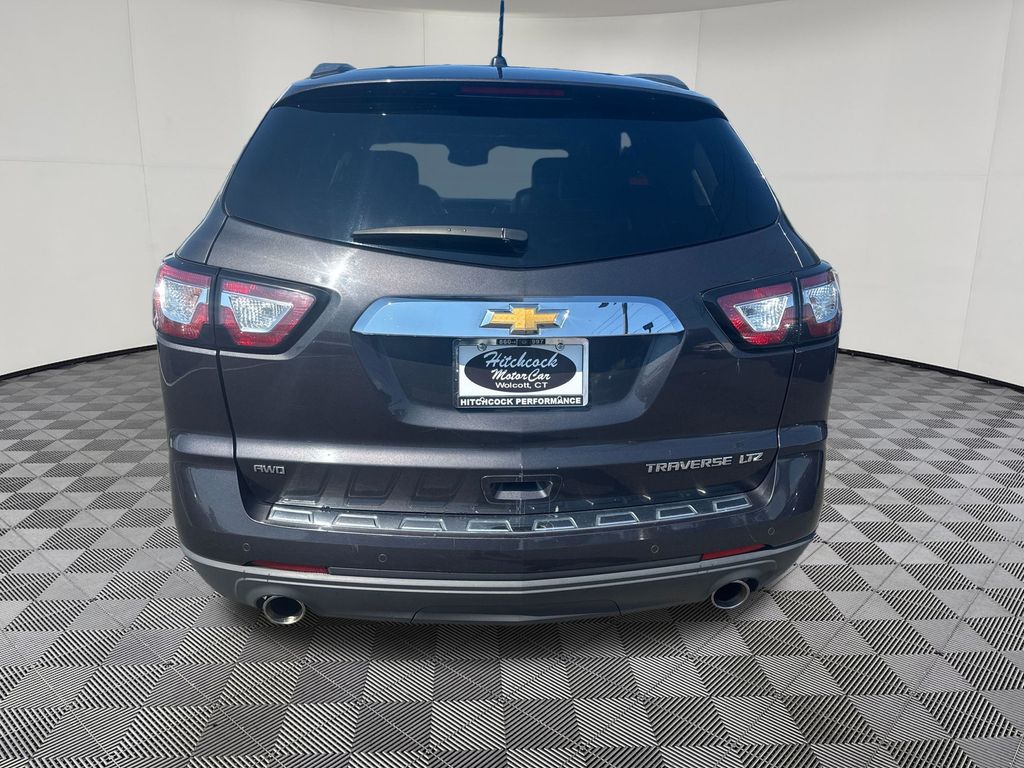 2014 Chevrolet Traverse view 4