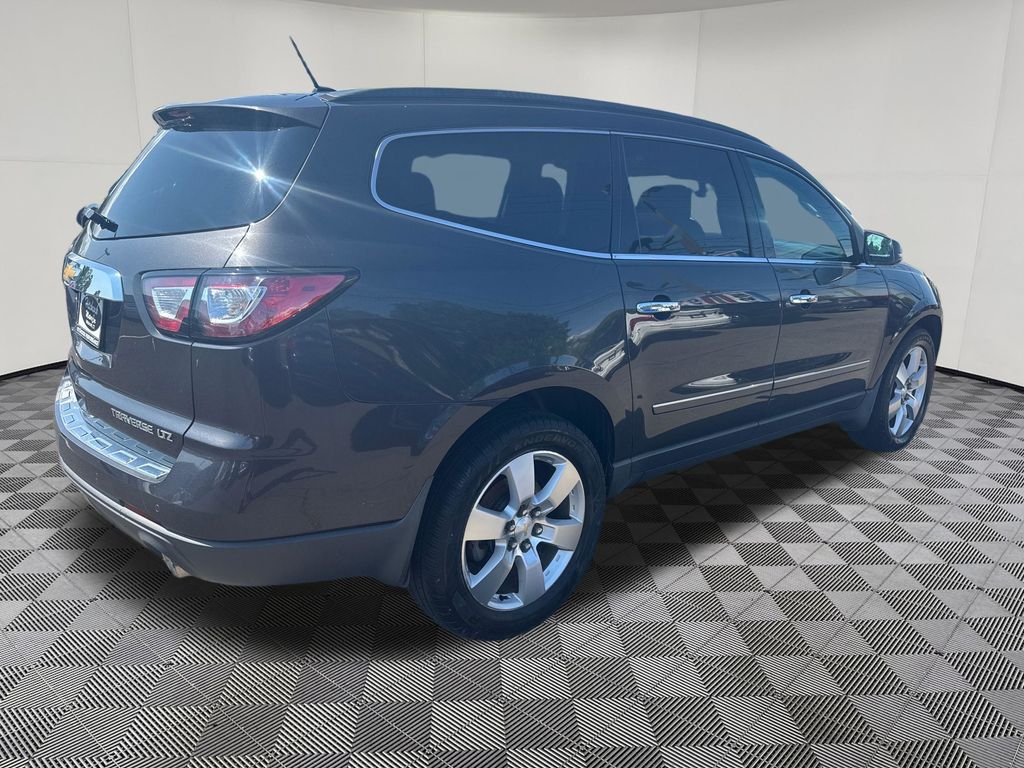 2014 Chevrolet Traverse view 5