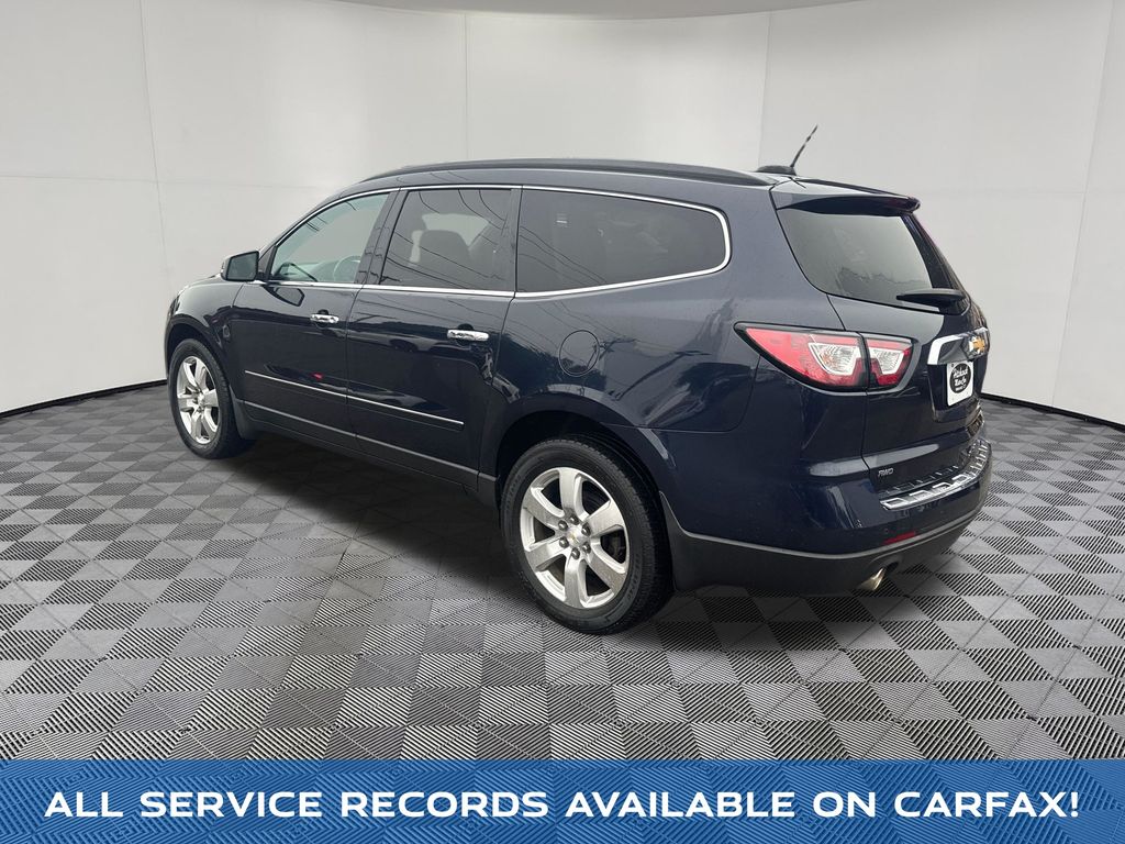 2016 Chevrolet Traverse view 3