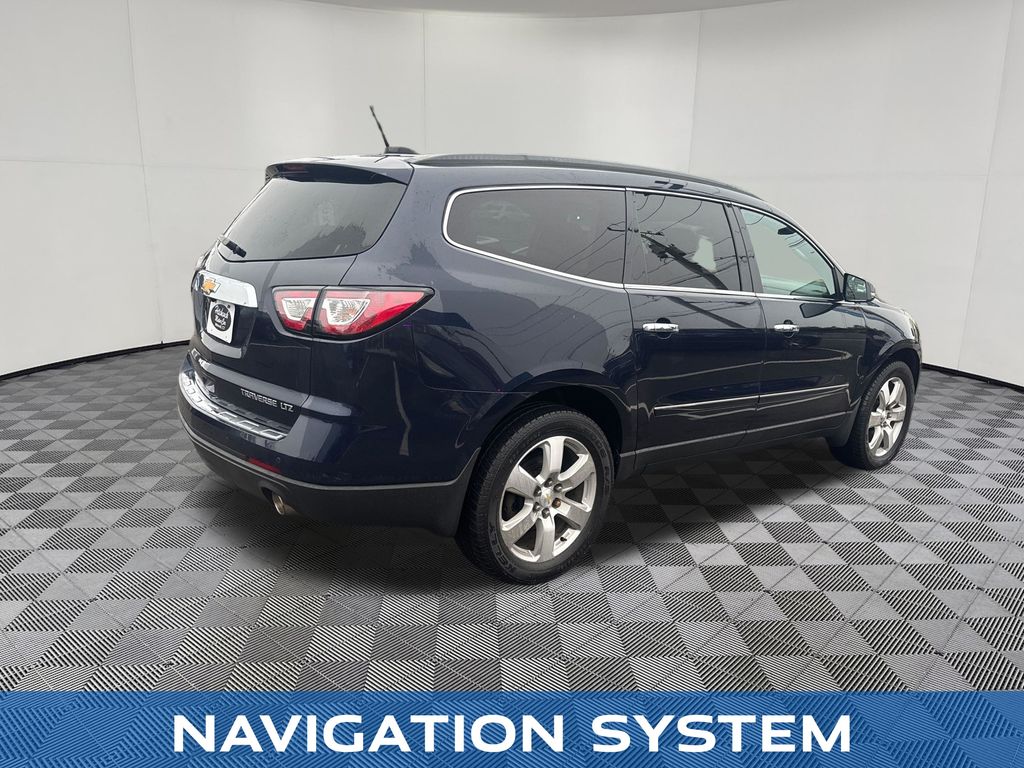 2016 Chevrolet Traverse view 5