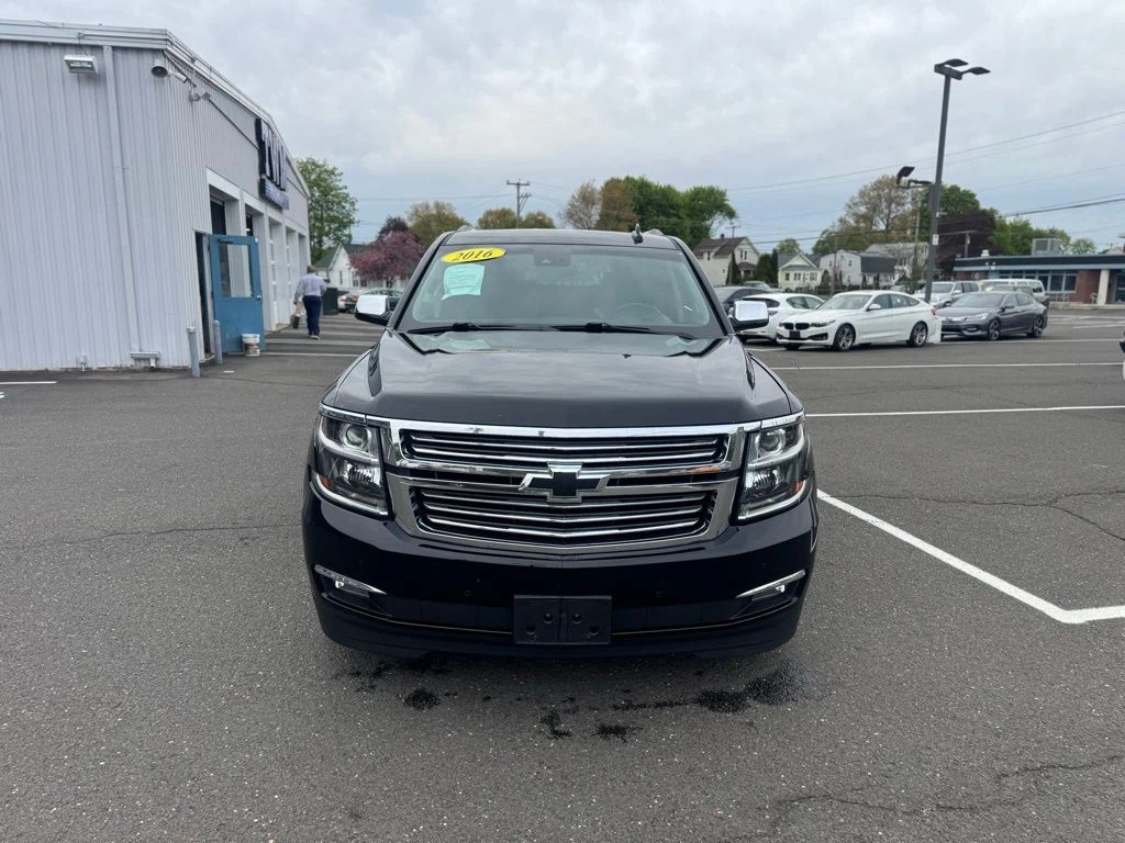 2016 Chevrolet Suburban view 2