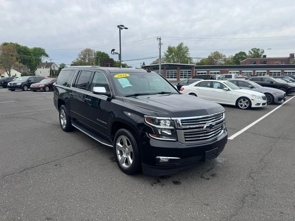 2016 Chevrolet Suburban view 3