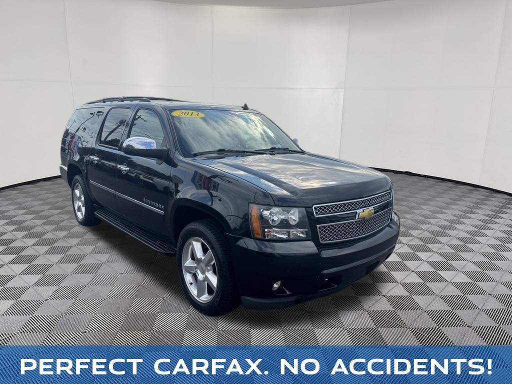 2013 Chevrolet Suburban 1500 view 3