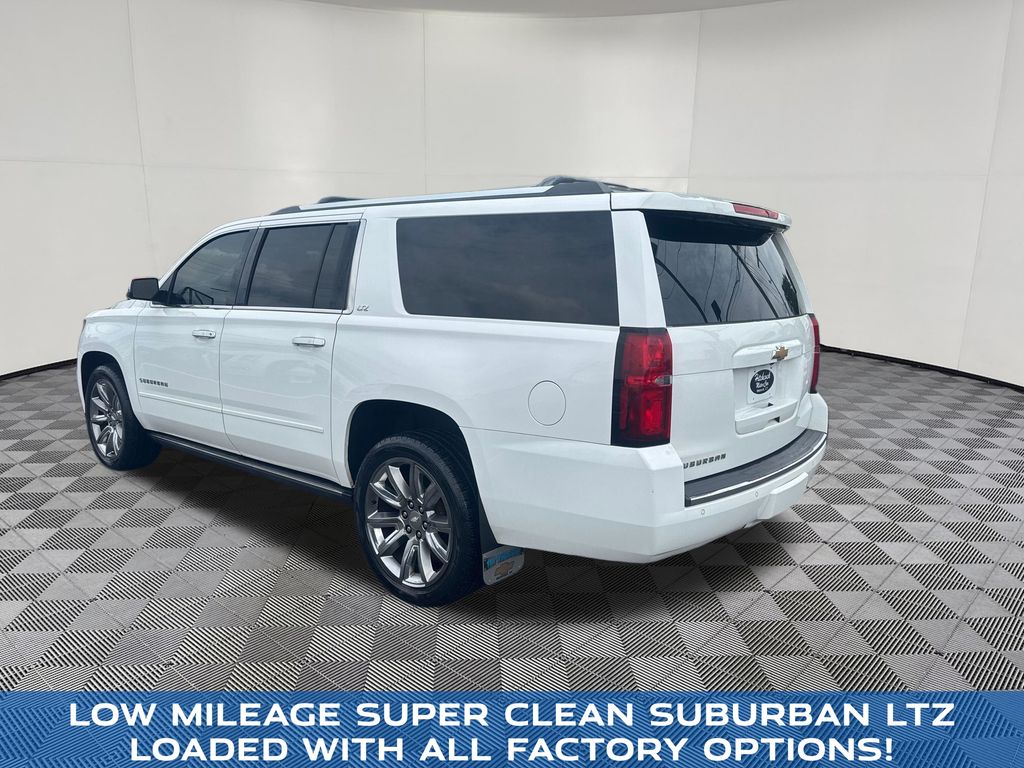 2015 Chevrolet Suburban view 3