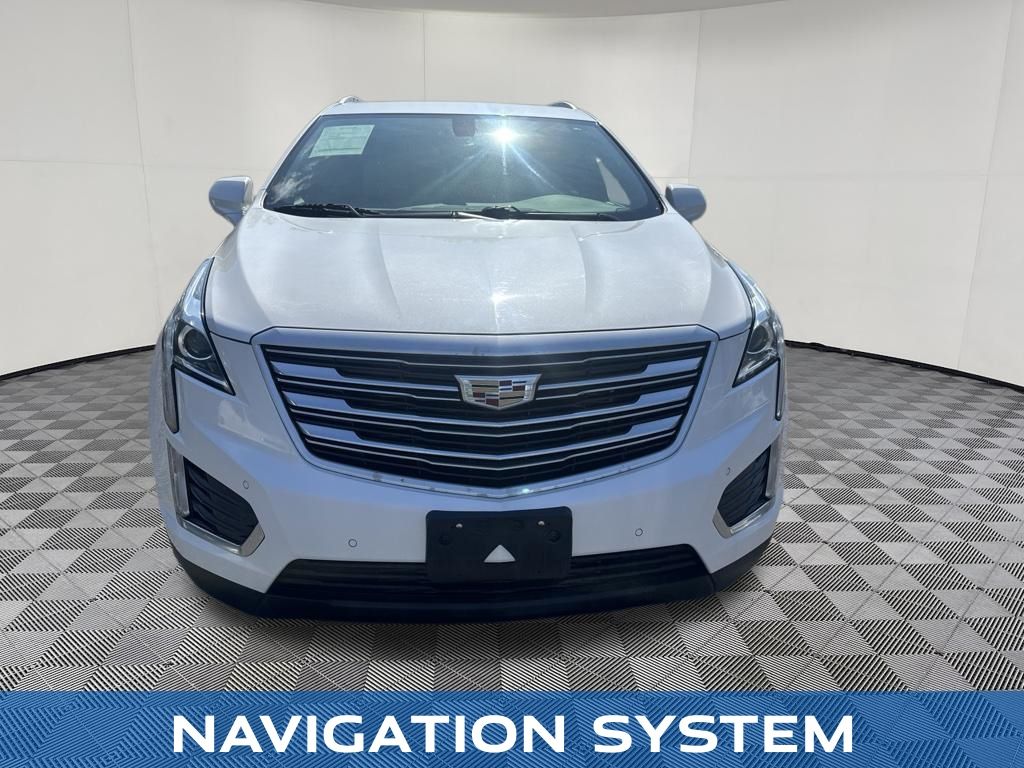 2017 Cadillac XT5 view 3