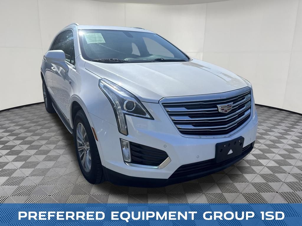 2017 Cadillac XT5 view 4