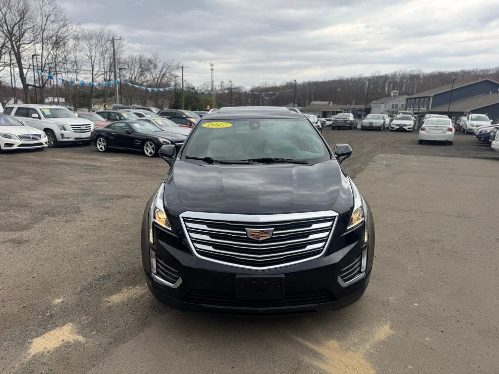 2017 Cadillac XT5 view 2