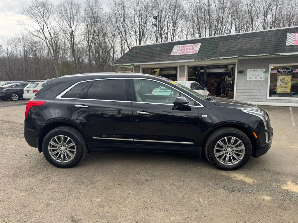2017 Cadillac XT5 view 4